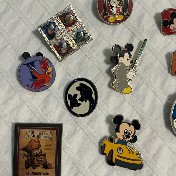 Disney Colorful Character Pin Collection - Picture 2 of 3